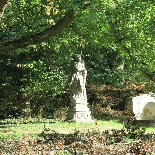 Socha svaté Barbory v zámeckém parku v Zahrádkách