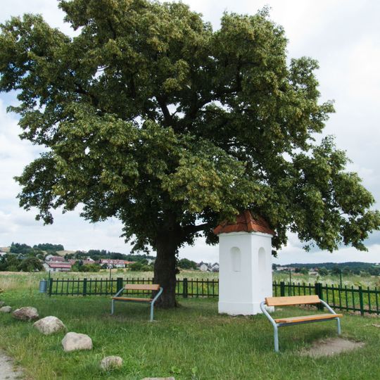 Kaplička za ulicí V Polích