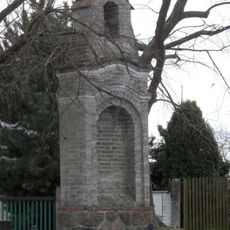 Kaplička v Petříkove u Velkých Popovic