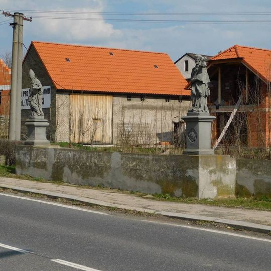 Sochy svatých Vojtěcha a Jana Nepomuckého na mostě v Čimelicích