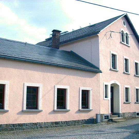Wohnhaus in offener Bebauung Schulstraße 15