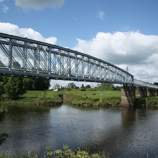 Dunham on Trent pipe bridge
