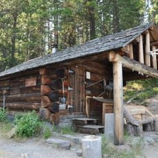 Quartz Lake Patrol Cabin