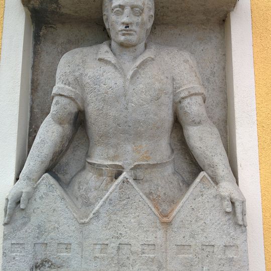 Symbolisches Relief der Gartenstadt am ehemaligen Gesellschaftshaus