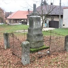 Kříž u kostela ve Struhách