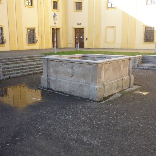 Zámecká kašna zámku Polná