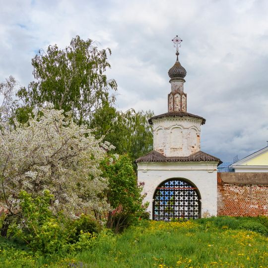Бывшие Святые ворота Троицкого монастыря