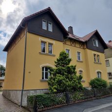 Mietshaus in offener Bebauung Ernst-Thälmann-Straße 13