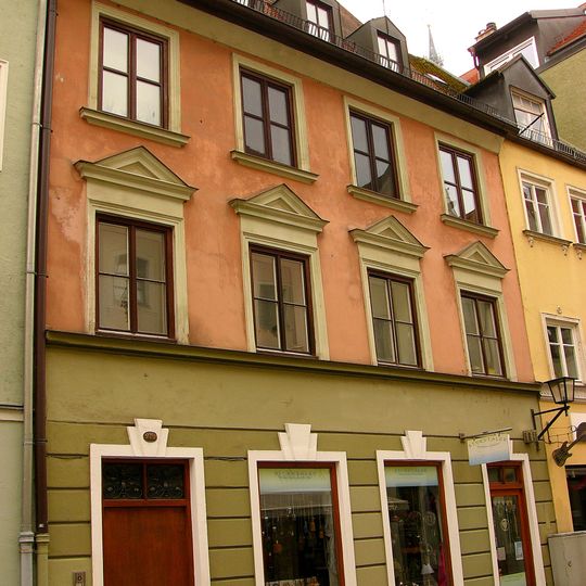 Wohn- und Geschäftshaus