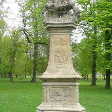 Socha Nejsvětější Trojice v zámeckém parku v Duchcově