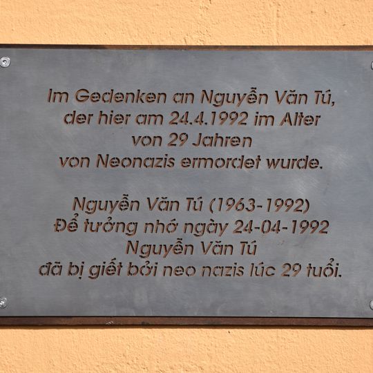 Memorial plaque for Nguyễn Văn Tú
