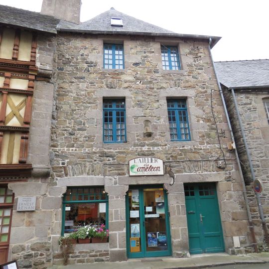 Maison, 18, place Notre-Dame-de-Coatcolvezou