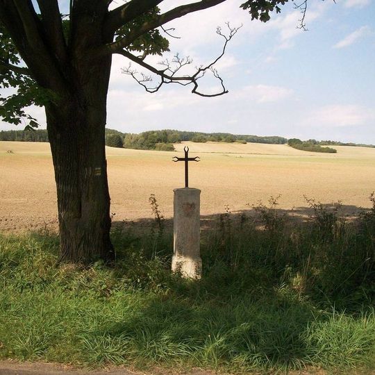 Kříž u křižovatky pod Hvožďany