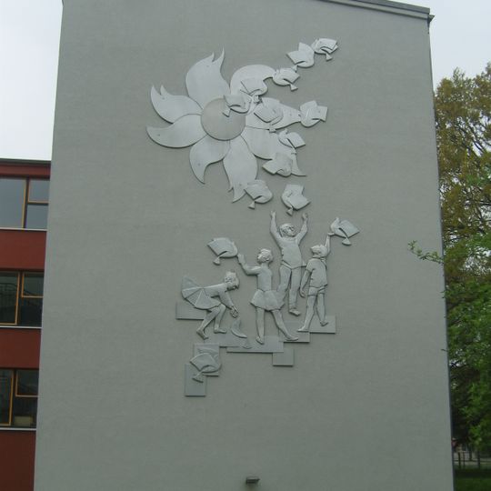Relief an der Schule Tiergartenstraße