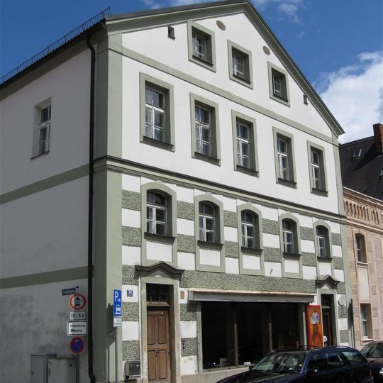 Wohn- und Geschäftshaus