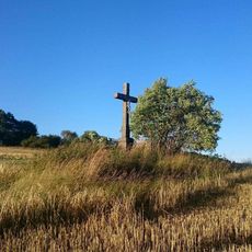 Kříž severozápadně od Hlivína v poli