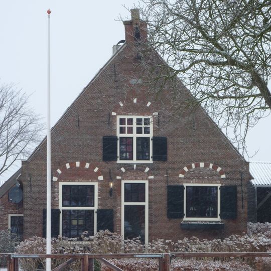 Boerderij "Schoonewegen", met achtergelegen schuur