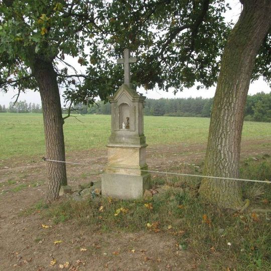 Kříž jižně od Holyně