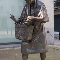 Statue of Madame Chapeau