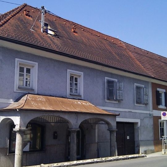 Wohn- und Geschäftshaus