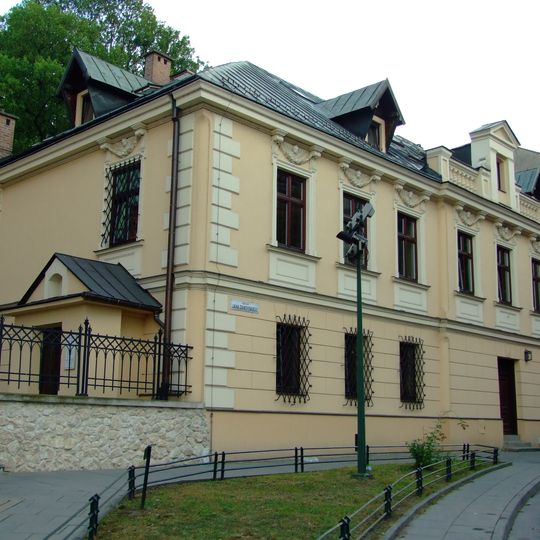 Plebania , Jana Zamoyskiego 2 w Krakowie