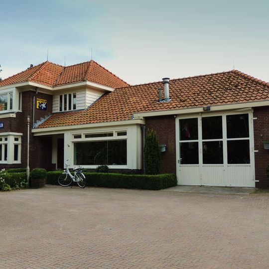 Winkelwoonhuis met werkplaats