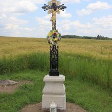Kříž jižně od Radkovic u Budče