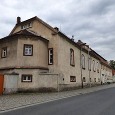 Gasthaus (mit Saalanbau), Hinterhaus (Wohnstallhaus) und Seitengebäude eines Gasthofs Hauptstraße 115