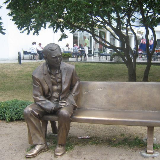 Gustaw Holoubek bench in Międzyzdroje