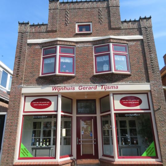 Winkel-woonhuis in expressionistische stijl