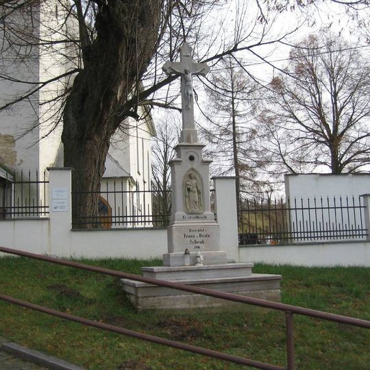 Pamětní kříž u kostela Nejsvětější Trojice ve Velké Šťáhli