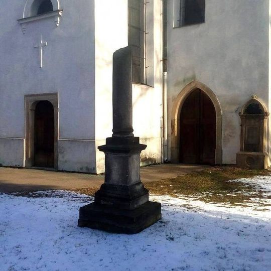Sloup u kostela Nejsvětější Trojice v Jindřichově Hradci