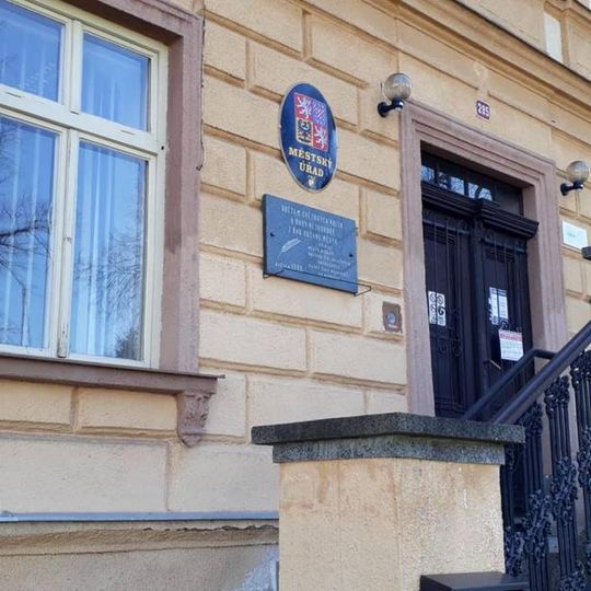 Pamětní deska obětem světových válek v Nýřanech