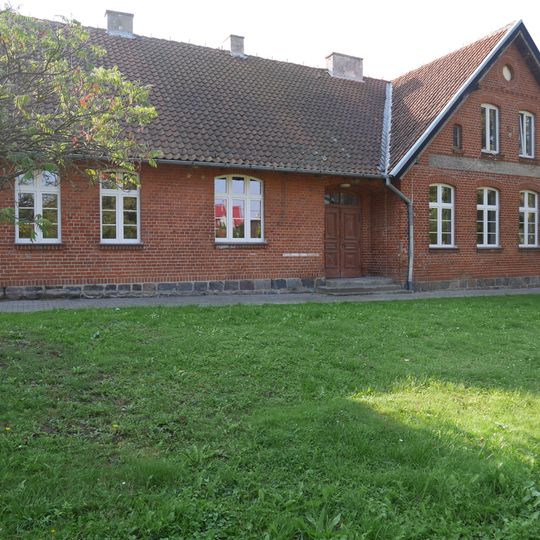 Szkoła, tzw. czerwona