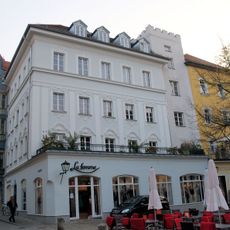 Wohn- und Geschäftshaus