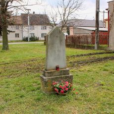 Pomník padlým uprostřed Štarnova