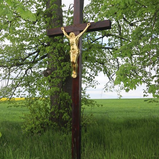 Kříž u cesty u Jiratic