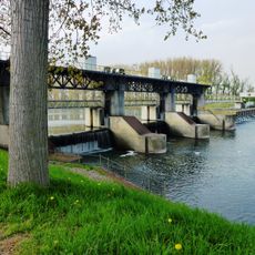 Weir and lock complex Linne