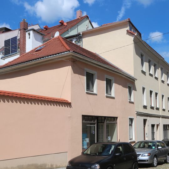 Wohnhaus mit Ladeneinbau in geschlossener Bebauung und prägnanter Ecklage Kurze Straße 2