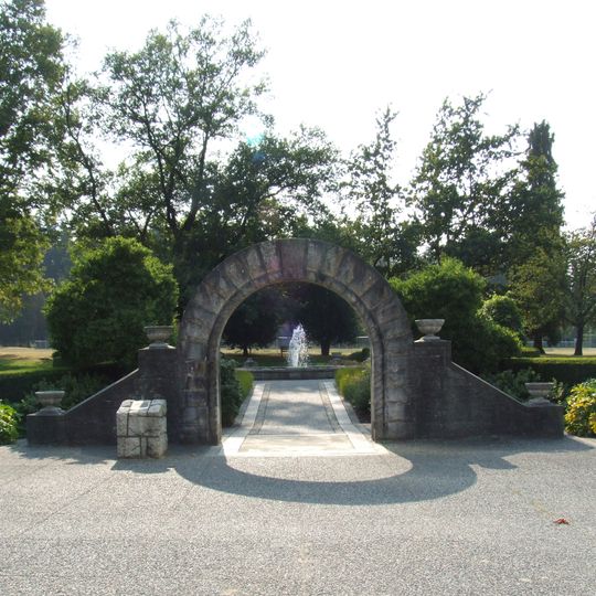 Jubilee Grove Arch