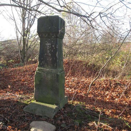 Kříž západně od Ježov