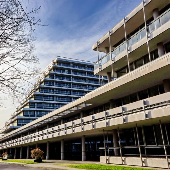 Kennedyallee 64–70/Ahrstraße 20