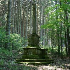 Sloup se sochou Panny Marie