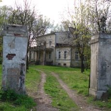 Dwór w Młodziejewicach