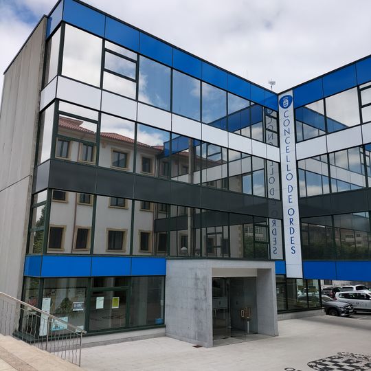 Casa consistorial de Órdenes