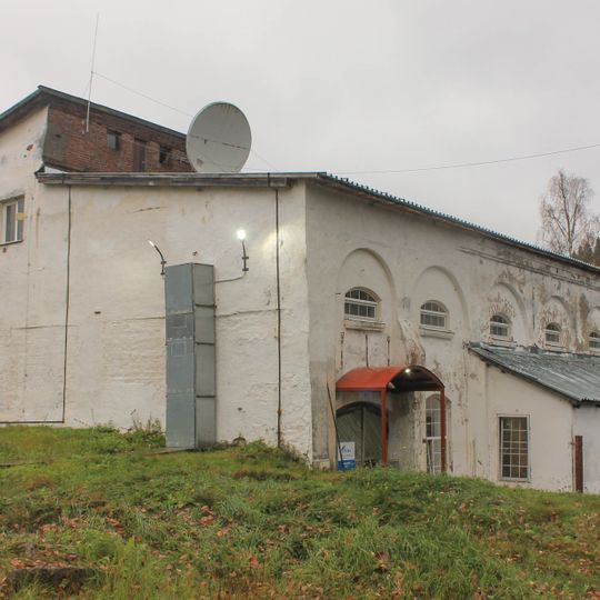 Здание машинного зала с нижней плотиной