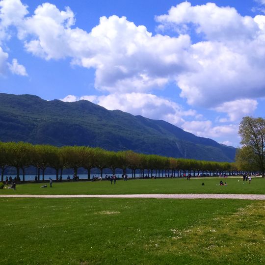 Esplanade du Lac