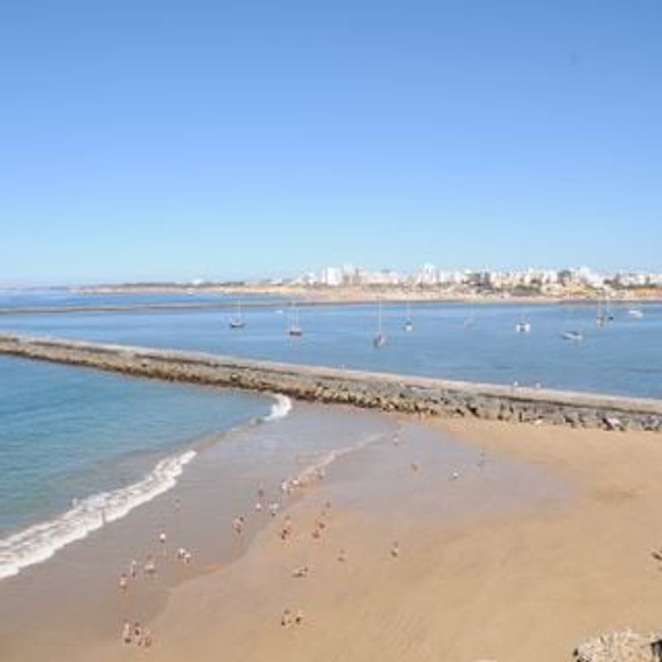 Molhe Beach