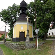 Kříž u kaple v Pňovicích
