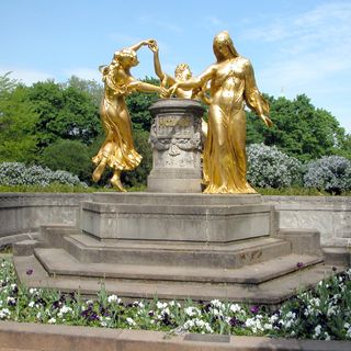 Mozart monument, Dresden